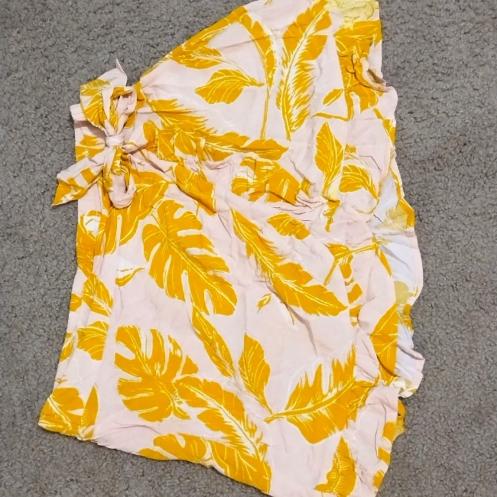 Ruffled skirt with tropical leaves and with a adjustable bow